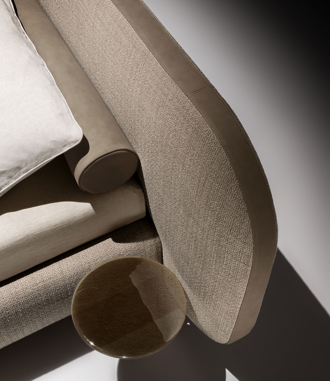 Letto B–Curve di Twils, design by Colzani&Novati.