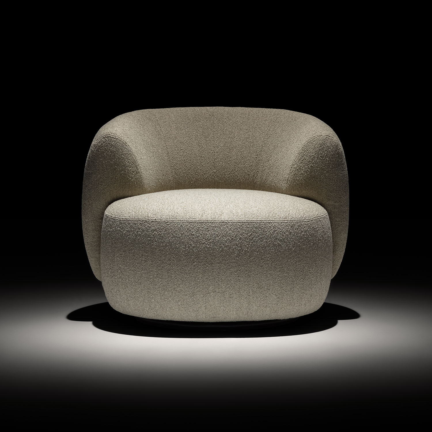 Twils presenta la poltrona Kamarina, disegnata da Paolo Grasselli.